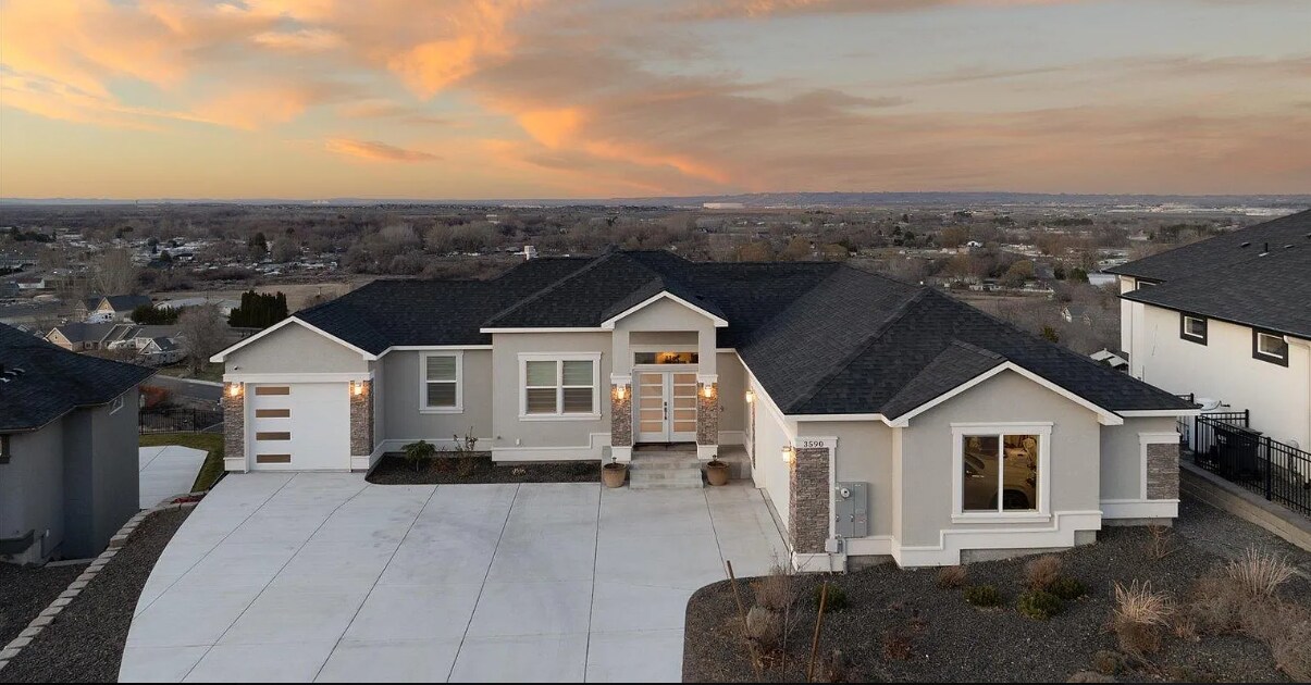 3590 Orchard St in West Richland, WA - Building Photo