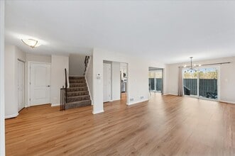 335 Shadow Bend Dr in Wheeling, IL - Building Photo - Building Photo