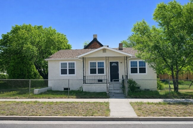 property at 516 N Hudson Ave