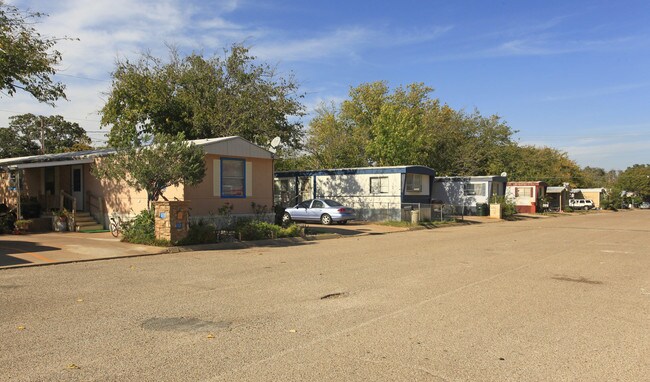 H & H Mobile Home Park in Georgetown, TX - Building Photo - Building Photo