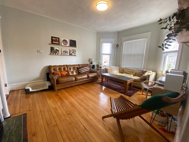 410 Medford St in Somerville, MA - Building Photo - Building Photo