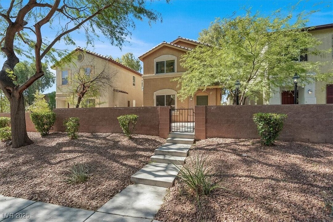 248 Vertigo Tulip Ct in Las Vegas, NV - Building Photo