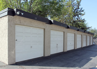 Parkwood Place Apartments in Glendora, CA - Foto de edificio - Building Photo