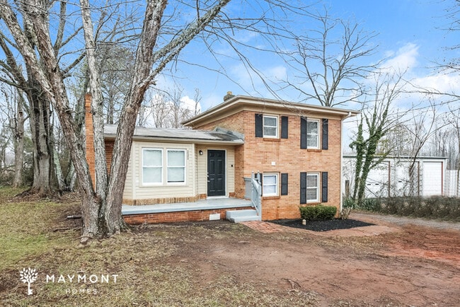 111 Esther Dr in Easley, SC - Foto de edificio - Building Photo