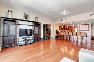 150 Las Vegas Blvd N in Las Vegas, NV - Building Photo - Building Photo