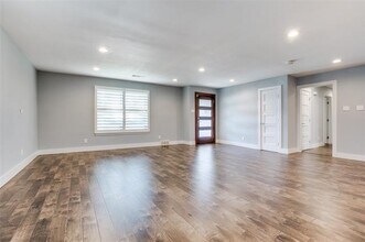 6353 E Lovers Ln in Dallas, TX - Building Photo - Building Photo