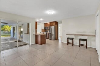 290 NW 65th Ave in Margate, FL - Building Photo - Building Photo