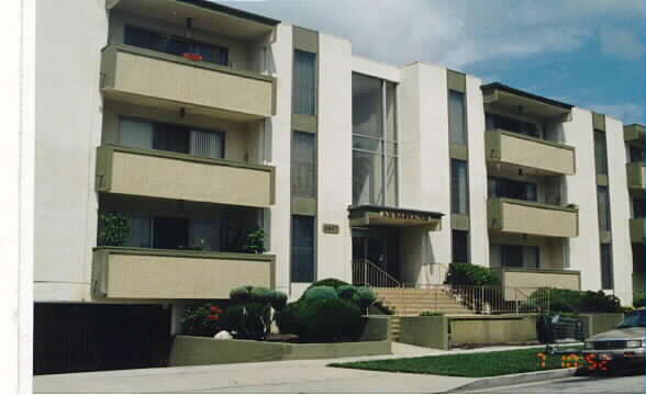 Park Vista in Van Nuys, CA - Foto de edificio - Building Photo