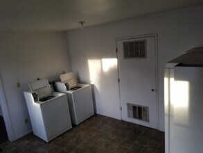 12 Columbia St in Cheney, WA - Foto de edificio - Building Photo