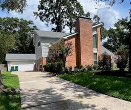 4 Kensington Ct in Conroe, TX - Building Photo - Building Photo