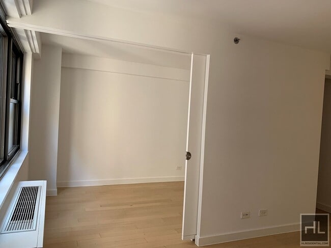East 39th Street in New York, NY - Building Photo - Building Photo