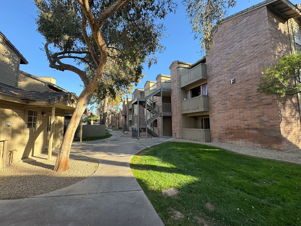 200 E Southern Ave in Tempe, AZ - Building Photo