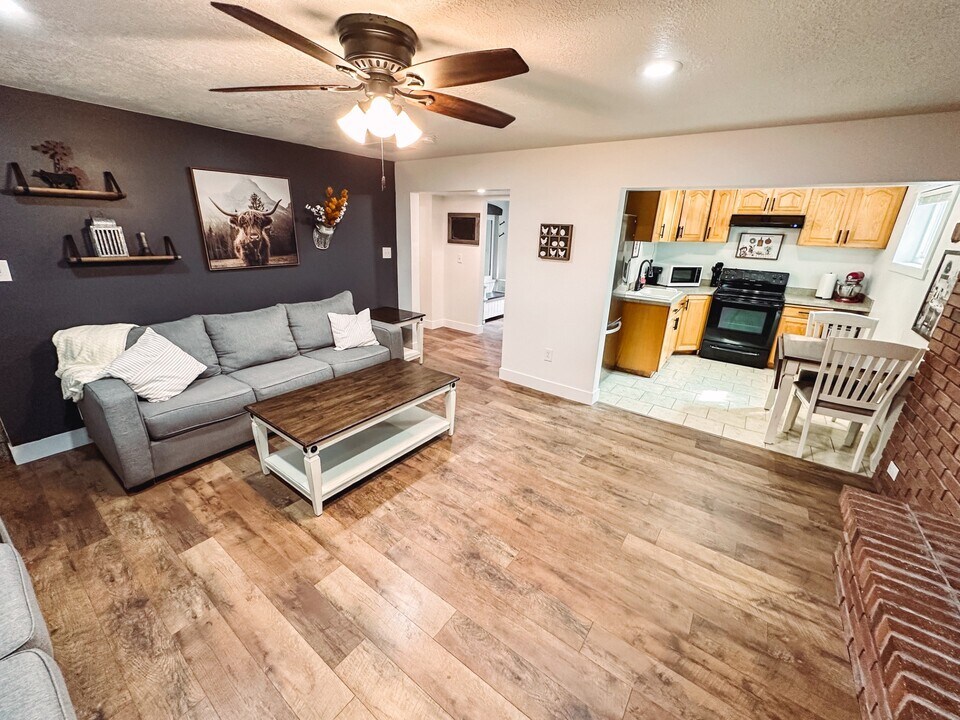 12911 S 4570 W in Riverton, UT - Building Photo