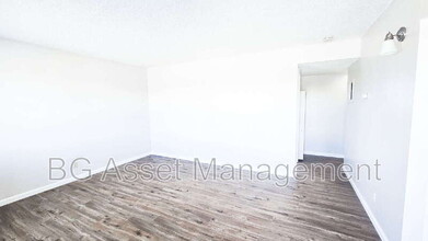 1922 Ethan Way in Sacramento, CA - Building Photo - Building Photo
