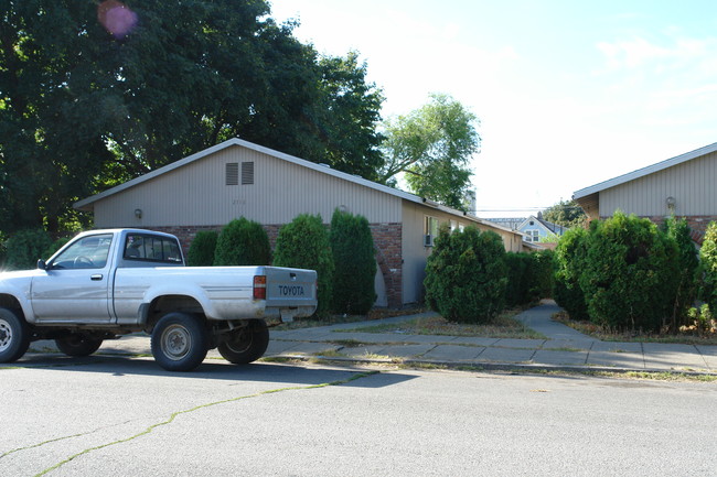 2108-2118 E Boone Ave in Spokane, WA - Building Photo - Building Photo