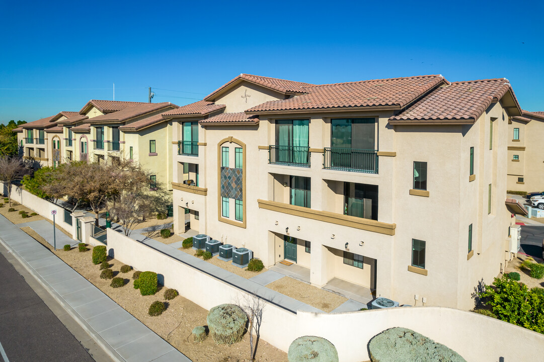 Residences at Oak in Phoenix, AZ - Building Photo