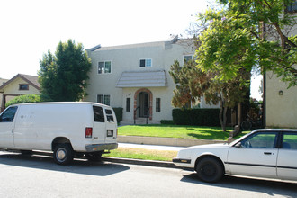 125 S Cedar St in Glendale, CA - Building Photo - Building Photo