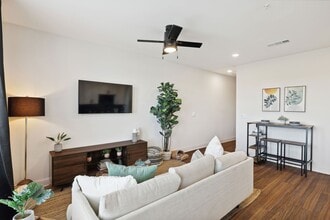 Metronome Mid City in Huntsville, AL - Foto de edificio - Interior Photo