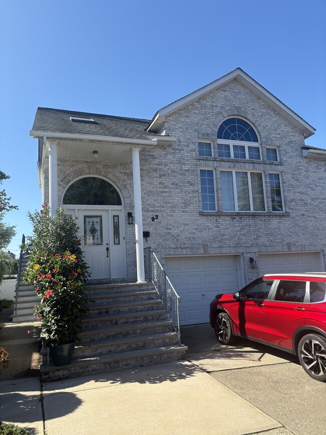 93 Hendel Ave, Unit 2