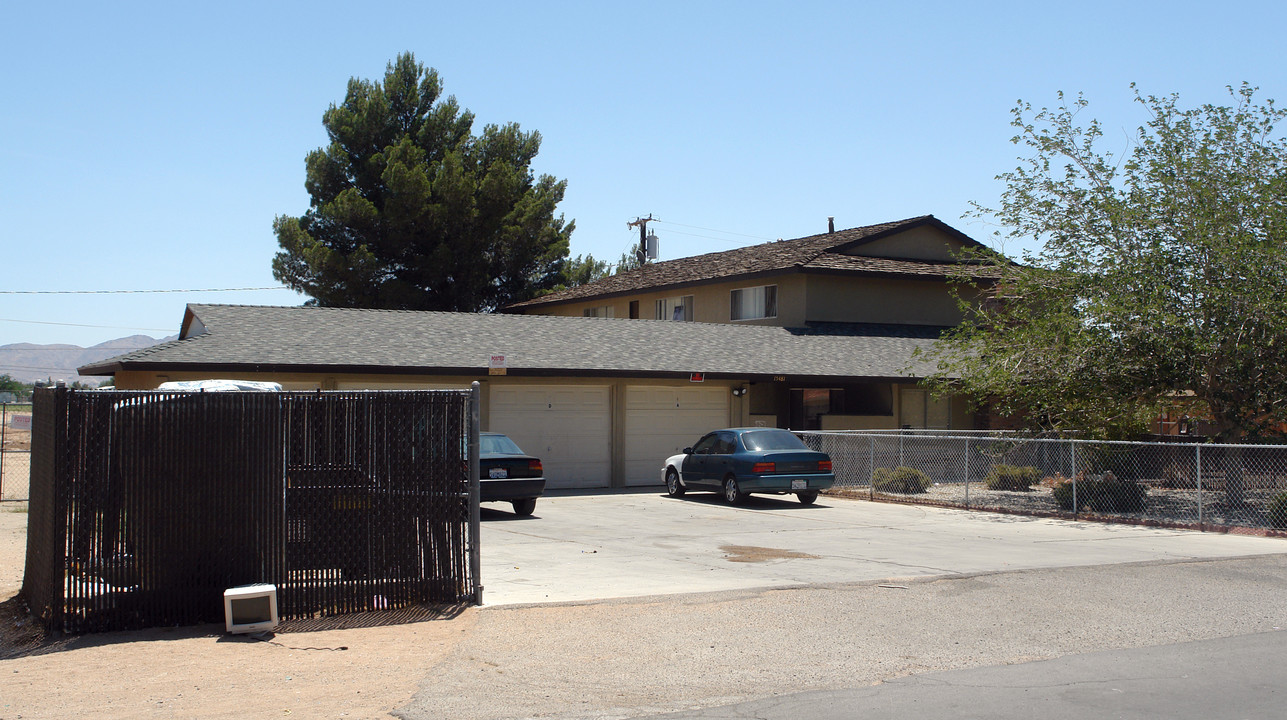 15481 Straight Arrow Rd in Apple Valley, CA - Building Photo