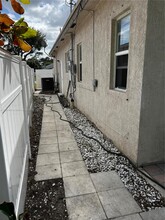 2739 NW 9th Pl-Unit -2 in Fort Lauderdale, FL - Building Photo - Building Photo