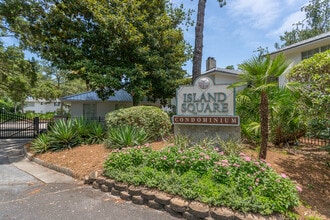 132 S Island Square Dr in St. Simons Island, GA - Building Photo - Building Photo