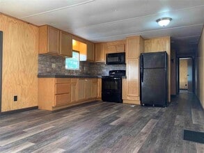 1718 W Dumble St in Alvin, TX - Building Photo - Building Photo