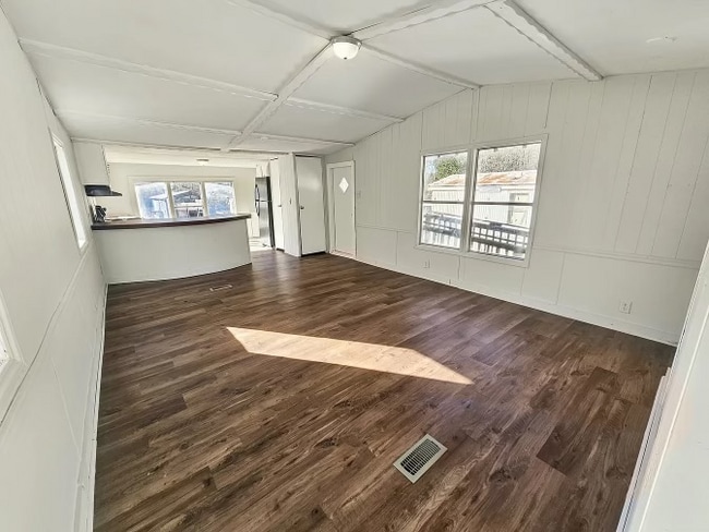 412 McElhaney Rd in Travelers Rest, SC - Foto de edificio - Building Photo