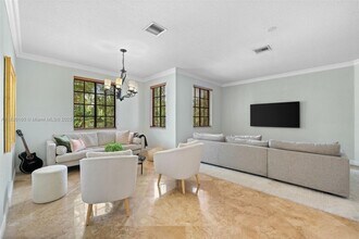 2876 Kinsington Cir in Weston, FL - Building Photo - Building Photo