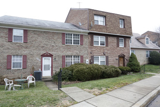 Terrace Townhomes of Gunston in Lorton, VA - Building Photo - Building Photo