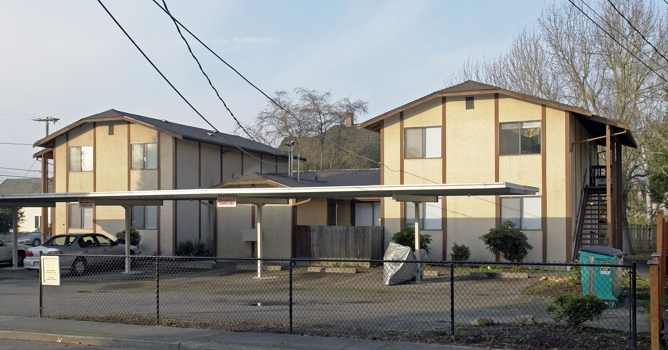 Sounder Apartments in Puyallup, WA - Building Photo