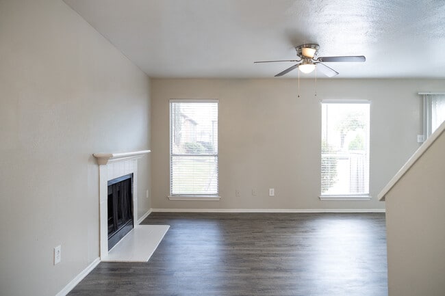 Park at Woodland Trails in Houston, TX - Foto de edificio - Building Photo