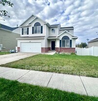 2113 Hawthorne St in Saratoga Springs, UT - Building Photo