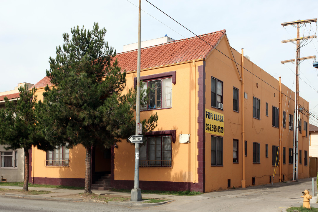 721 E 7th St in Long Beach, CA - Building Photo