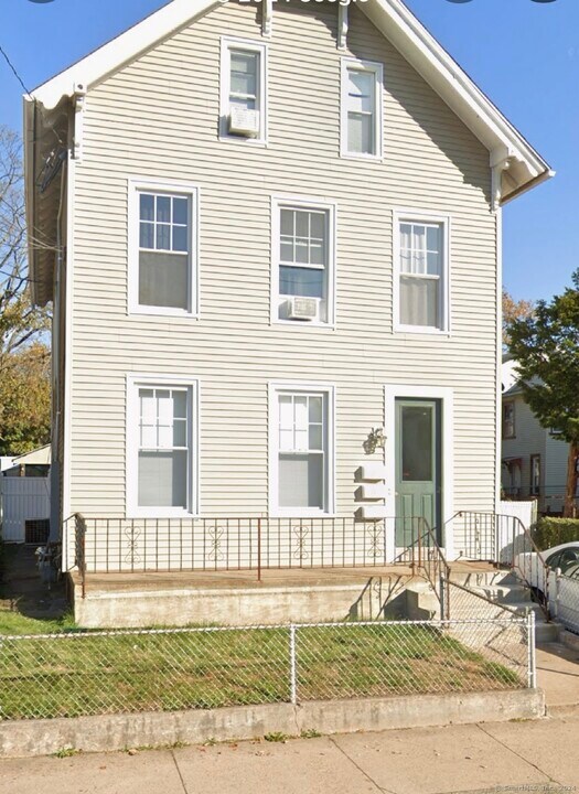 217 Poplar St-Unit -2 in New Haven, CT - Building Photo