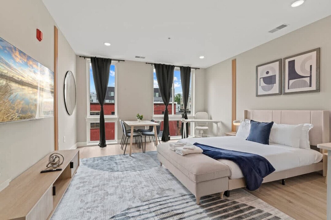 916 N Delaware Ave in Philadelphia, PA - Building Photo