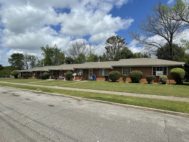 Crestwood Court in Birmingham, AL - Foto de edificio - Primary Photo