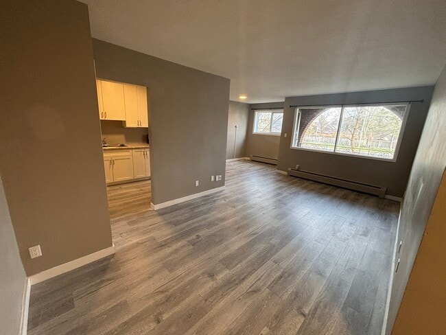 343-343 Mill St in Kitchener, ON - Building Photo - Building Photo