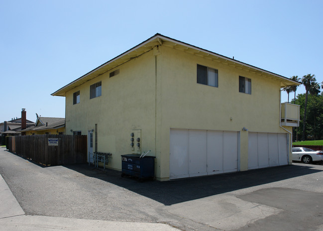 16731 Bartlett Ln in Huntington Beach, CA - Building Photo - Building Photo