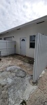 636 SE 5th Pl in Hialeah, FL - Building Photo