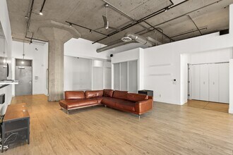 115 W 4th St in Long Beach, CA - Building Photo - Building Photo