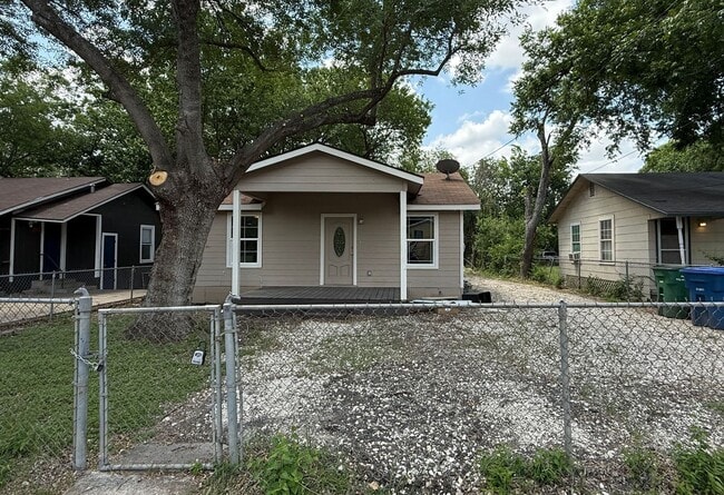 520 W Mayfield Blvd in San Antonio, TX - Building Photo - Building Photo