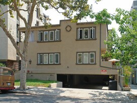 708 Huntley Dr in West Hollywood, CA - Building Photo