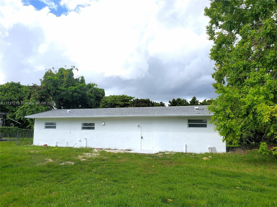 6700 SW 97th Ave in Miami, FL - Building Photo