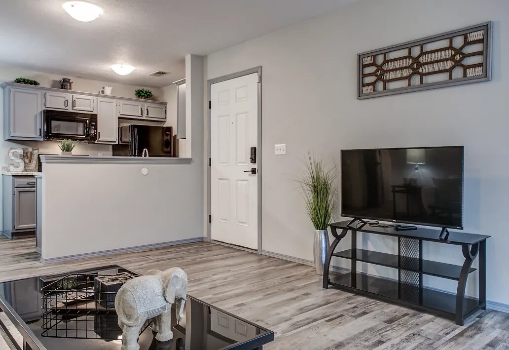 South Valley Apartments in Springfield, MO - Building Photo