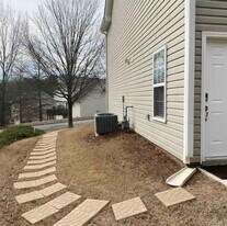 4198 Ridgeside Terrace in Snellville, GA - Building Photo