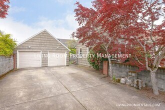 3231 NE Alberta St in Portland, OR - Building Photo - Building Photo