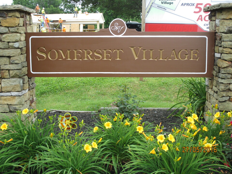 Somerset Village in Somerset, KY - Foto de edificio