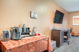 Element Apartments in Whitewater, WI - Foto de edificio - Interior Photo