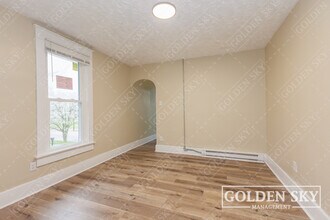 219 E Willard St in Muncie, IN - Foto de edificio - Building Photo